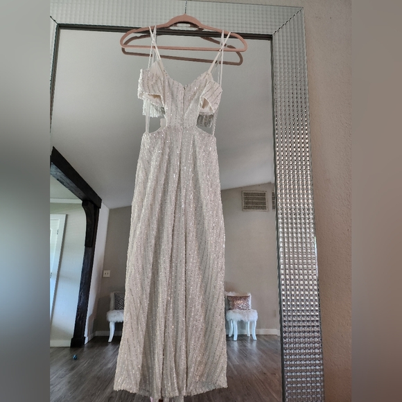 Selfie Leslie Alcapulco Cutout Waist Sequin Midi Dress - Picture 8 of 10